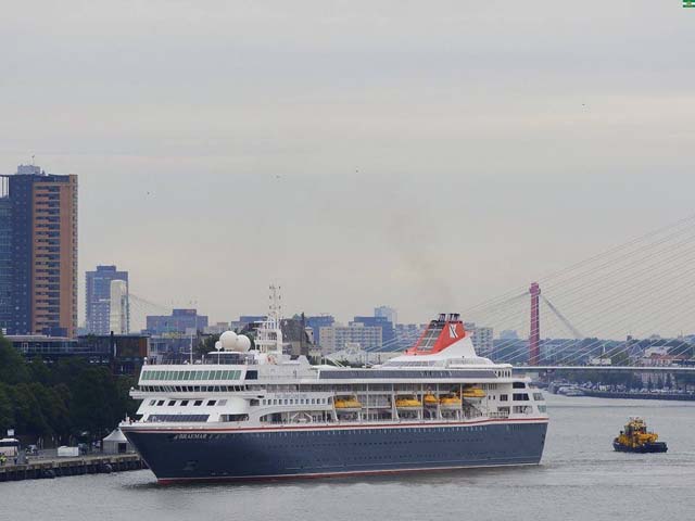 Cruiseschip ms Braemar van Fred Olsen aan de Parkkade Rotterdam